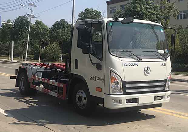 大運(yùn)勾臂式垃圾車(chē)
