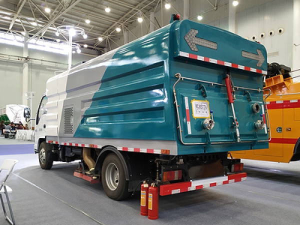 五十鈴國(guó)六8方吸塵車