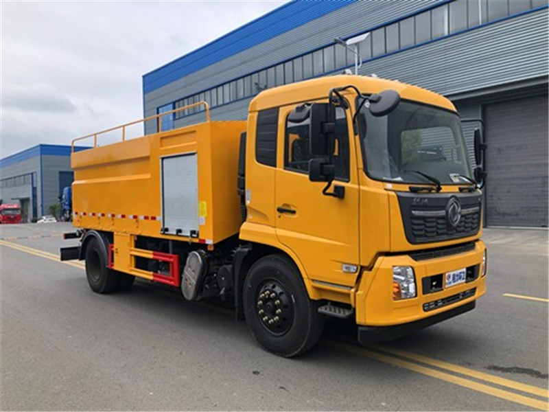 國(guó)六東風(fēng)天錦清洗車