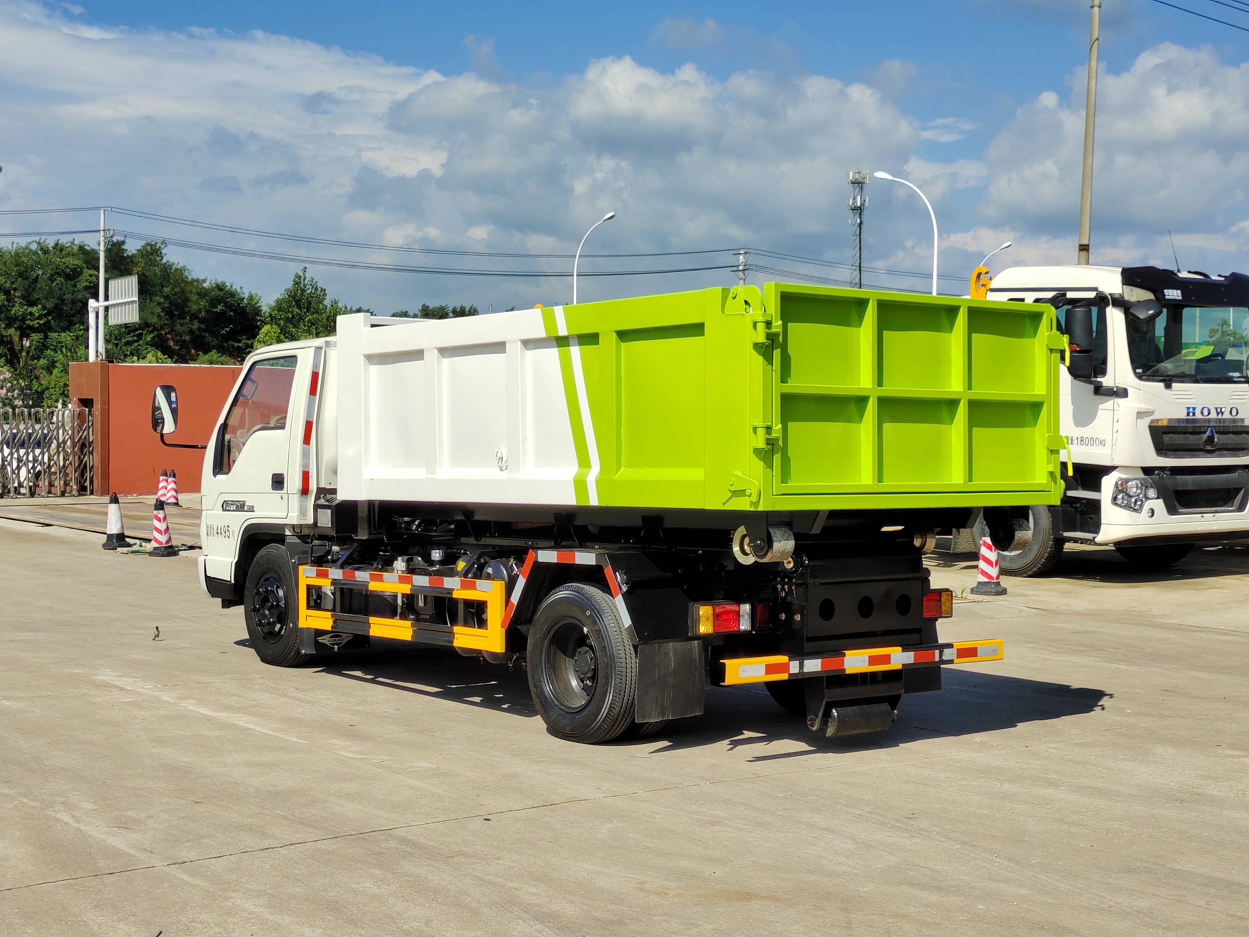 福田金剛勾臂式垃圾車