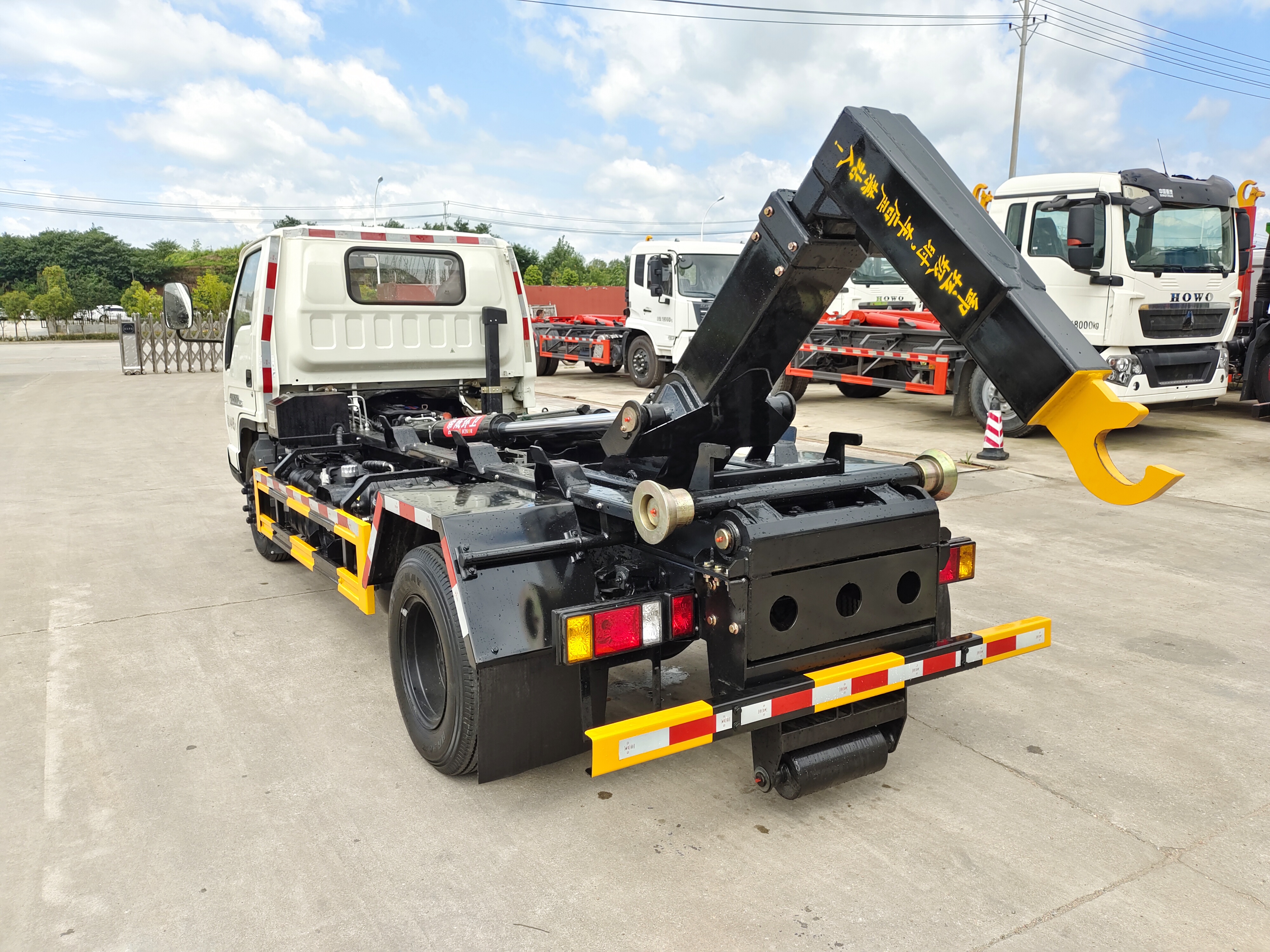 福田金剛勾臂式垃圾車