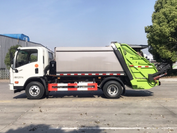 國六大運(yùn)壓縮式垃圾車
