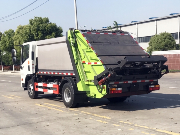 國六大運(yùn)壓縮式垃圾車