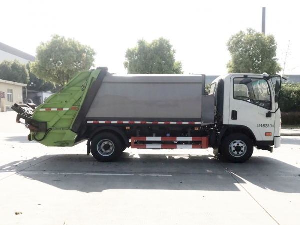 國六大運(yùn)壓縮式垃圾車