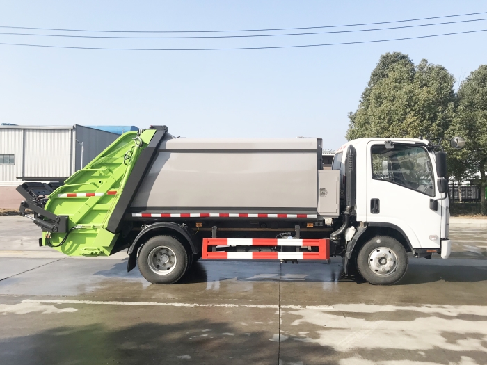 五十鈴六立方壓縮式垃圾車(chē)