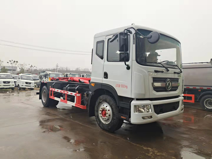 多利卡D9車(chē)廂可卸式垃圾車(chē)