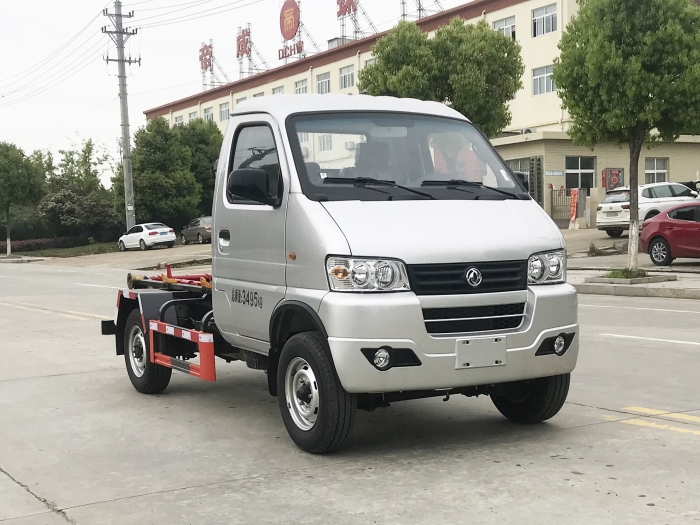 3立方東風(fēng)勾臂式垃圾車(chē)