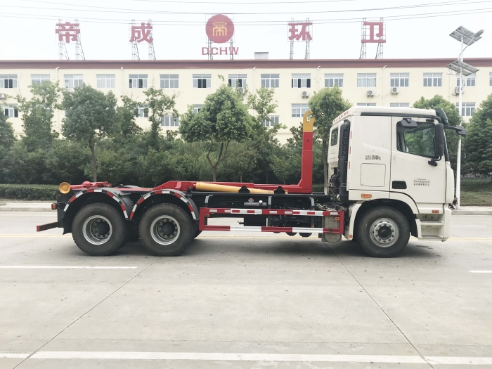 福田歐曼車(chē)廂可卸式垃圾車(chē)
