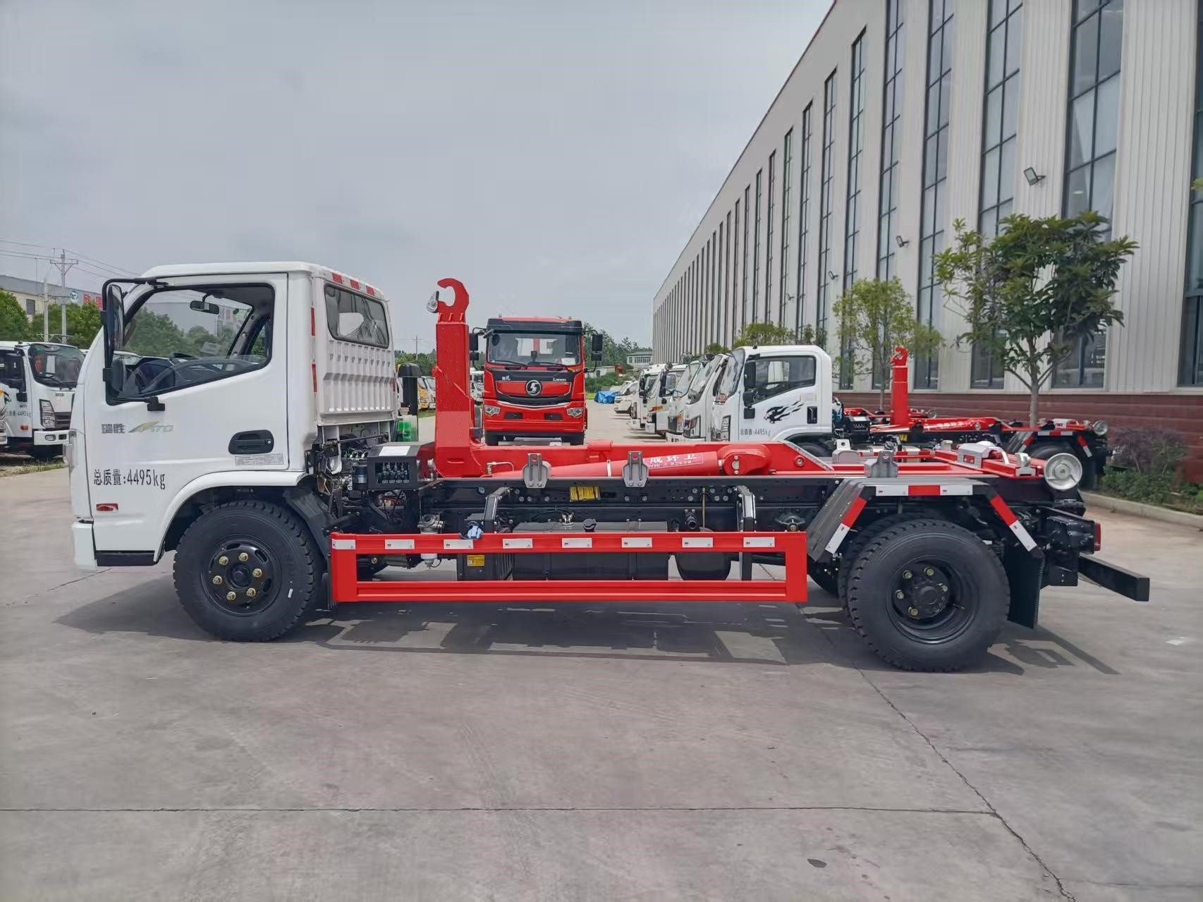 南駿黃牌勾臂式垃圾車